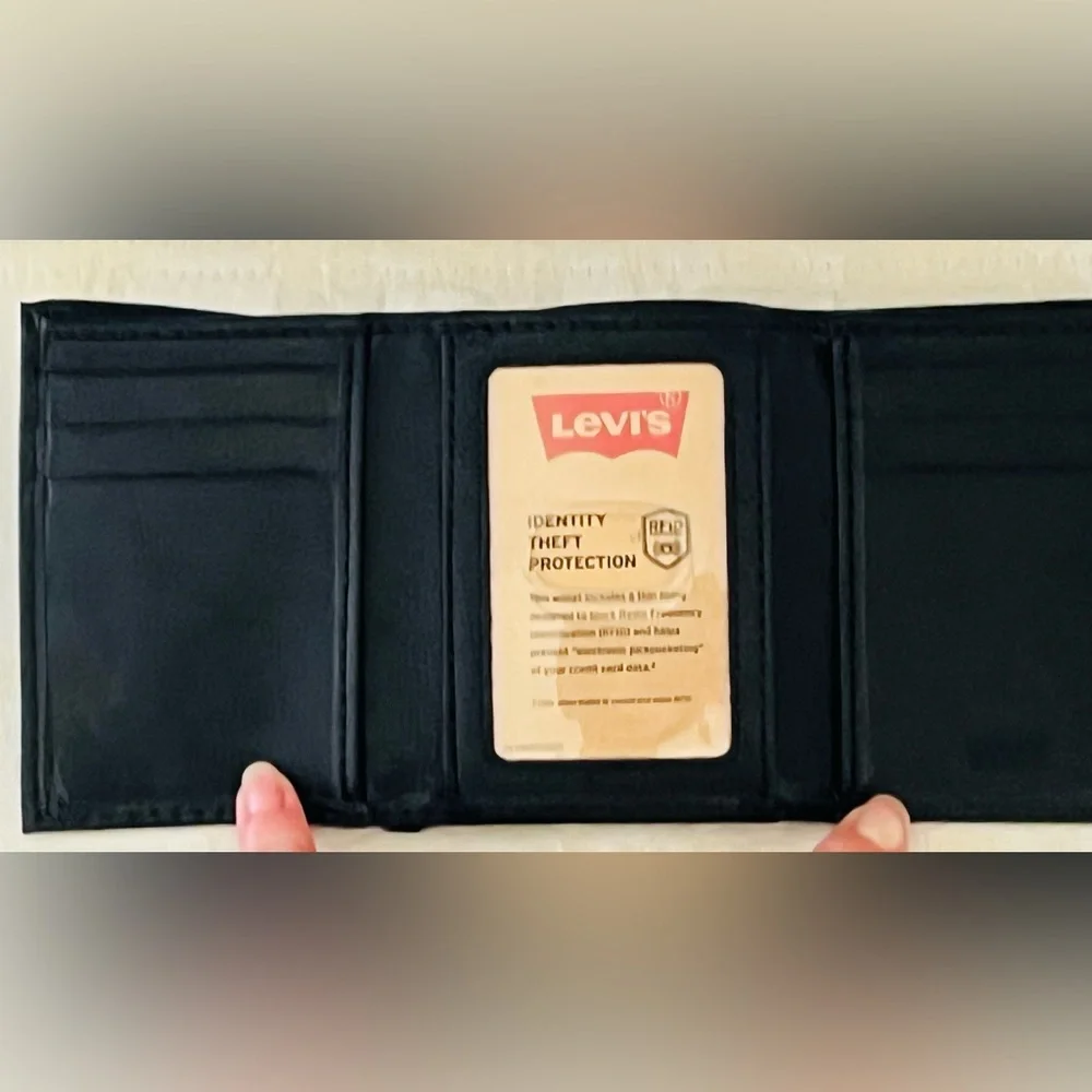 Levi's Men's Trifold Leather Wallet Black RFID Blocking Security Wallet NWT